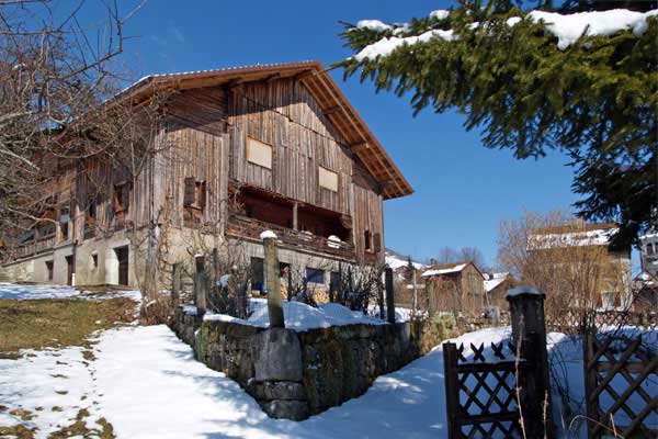 ancien chalet savoyard en bois